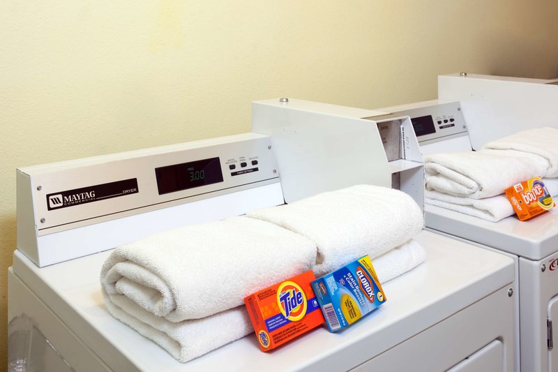 Ramada Plaza By Wyndham West Hollywood Hotel & Suites - 829