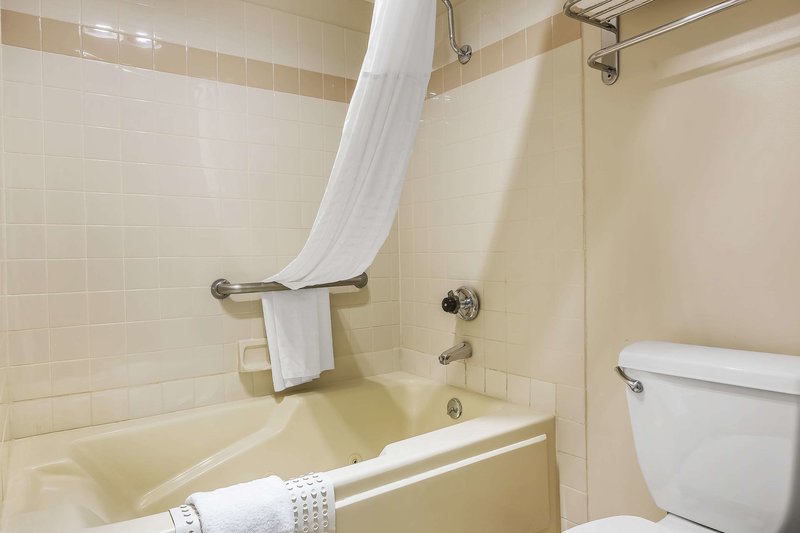 Quality Inn & Suites Los Angeles Airport – Lax - 830