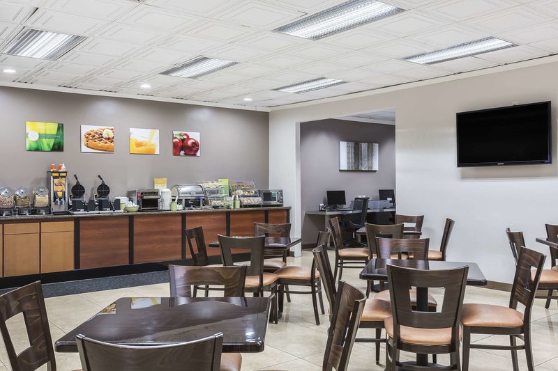 Quality Inn & Suites Los Angeles Airport – Lax - 830