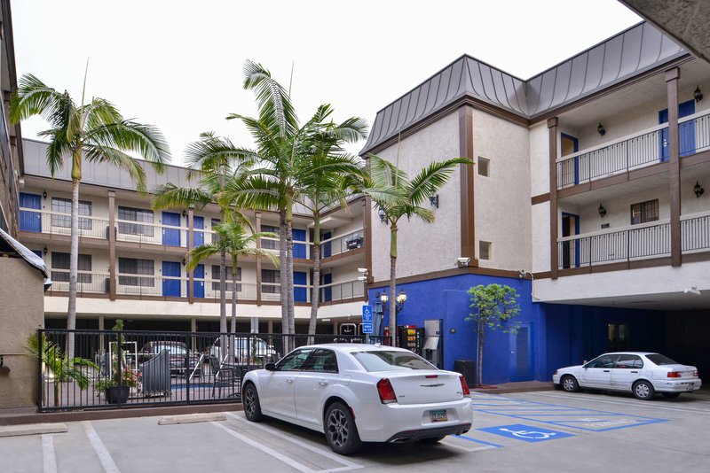 Best Western Airport Plaza Inn - 832