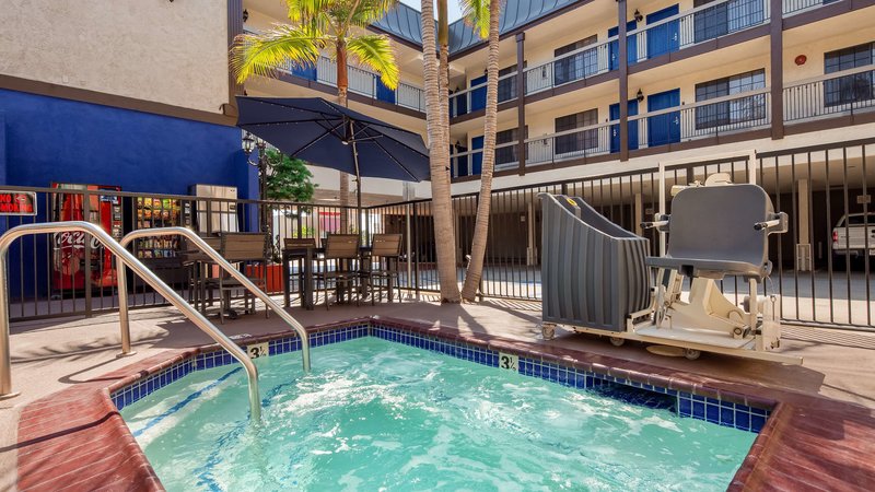 Best Western Airport Plaza Inn - 832