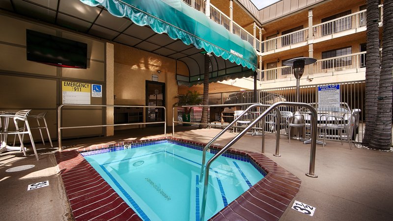 Best Western Airport Plaza Inn - 832