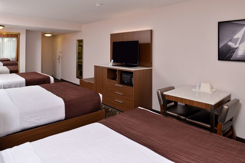 Best Western Airport Plaza Inn - 832