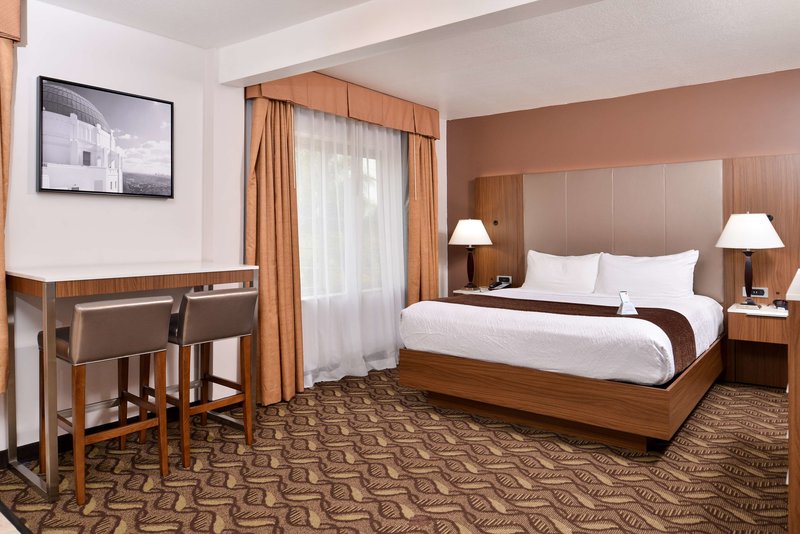 Best Western Airport Plaza Inn - 832