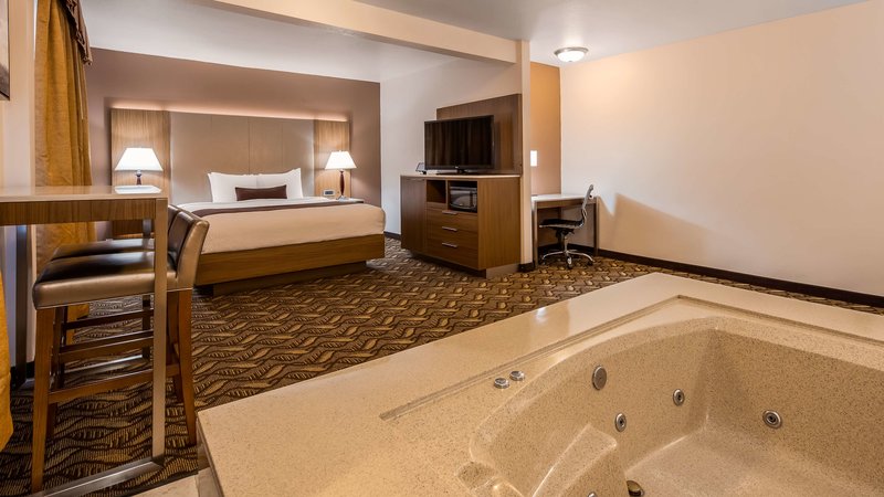 Best Western Airport Plaza Inn - 832