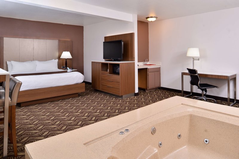 Best Western Airport Plaza Inn - 832