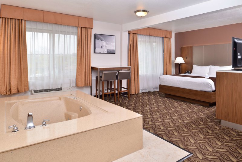 Best Western Airport Plaza Inn - 832