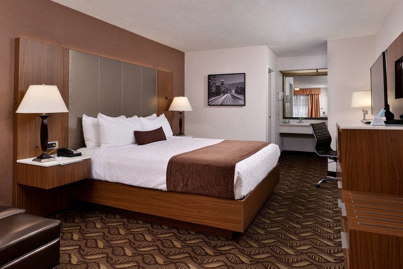 Best Western Airport Plaza Inn - 832