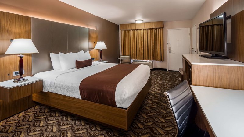 Best Western Airport Plaza Inn - 832