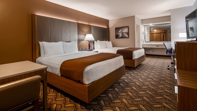 Best Western Airport Plaza Inn - 832