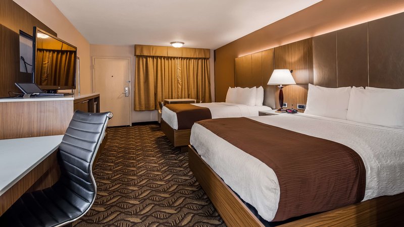 Best Western Airport Plaza Inn - 832