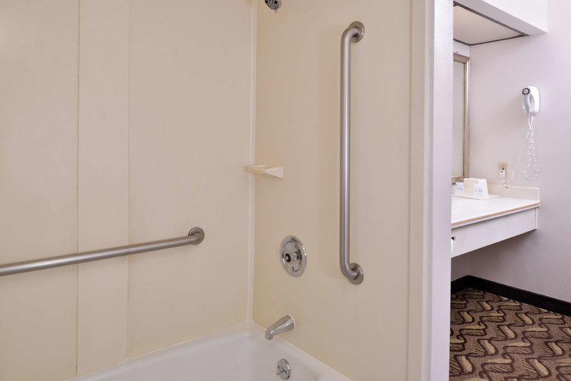 Best Western Airport Plaza Inn - 832