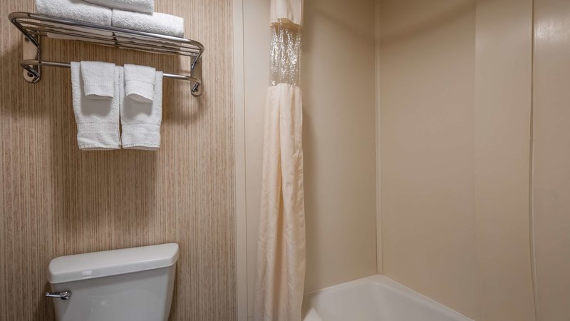 Best Western Airport Plaza Inn - 832