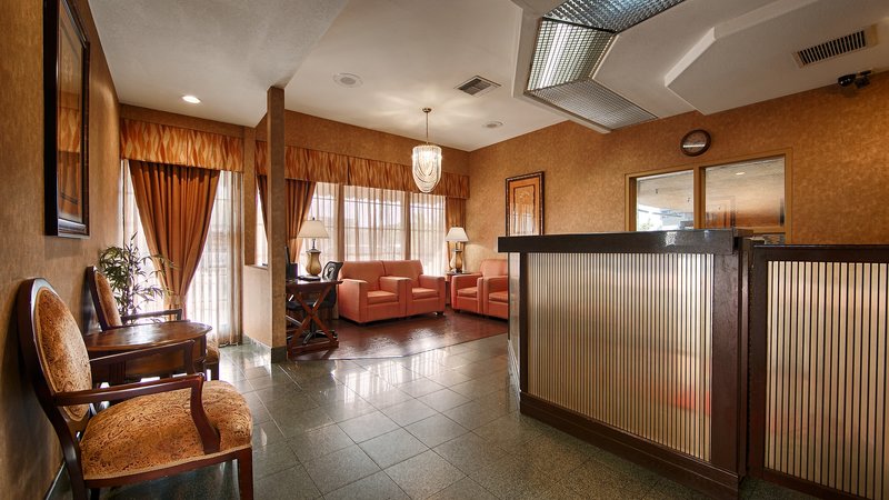 Best Western Airport Plaza Inn - 832