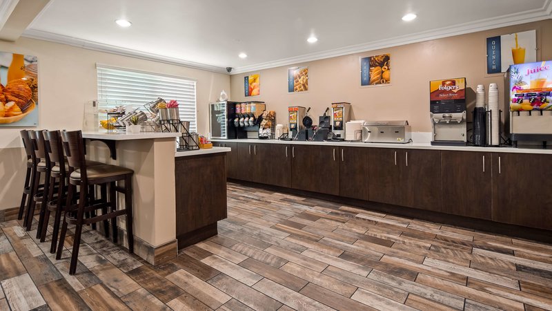 Best Western Airport Plaza Inn - 832