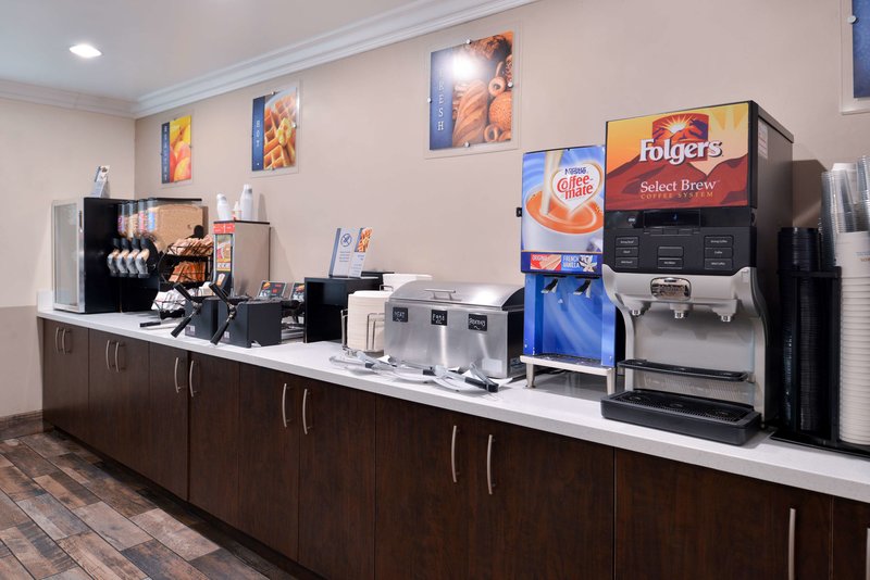 Best Western Airport Plaza Inn - 832