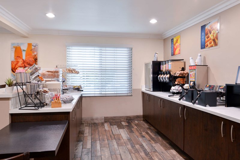 Best Western Airport Plaza Inn - 832