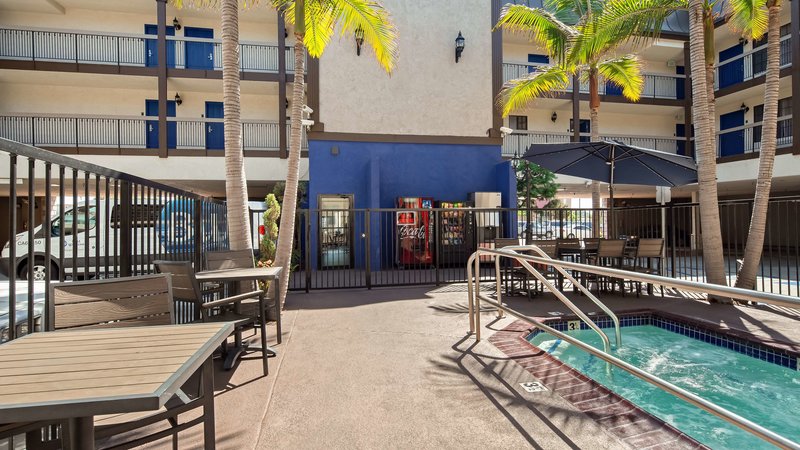 Best Western Airport Plaza Inn - 832