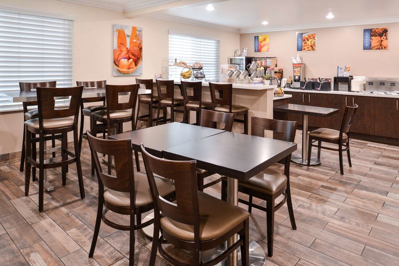 Best Western Airport Plaza Inn - 832