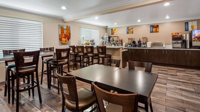 Best Western Airport Plaza Inn - 832