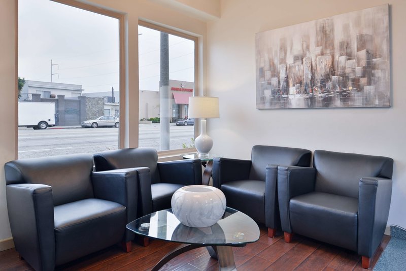 Best Western Airport Plaza Inn - 832
