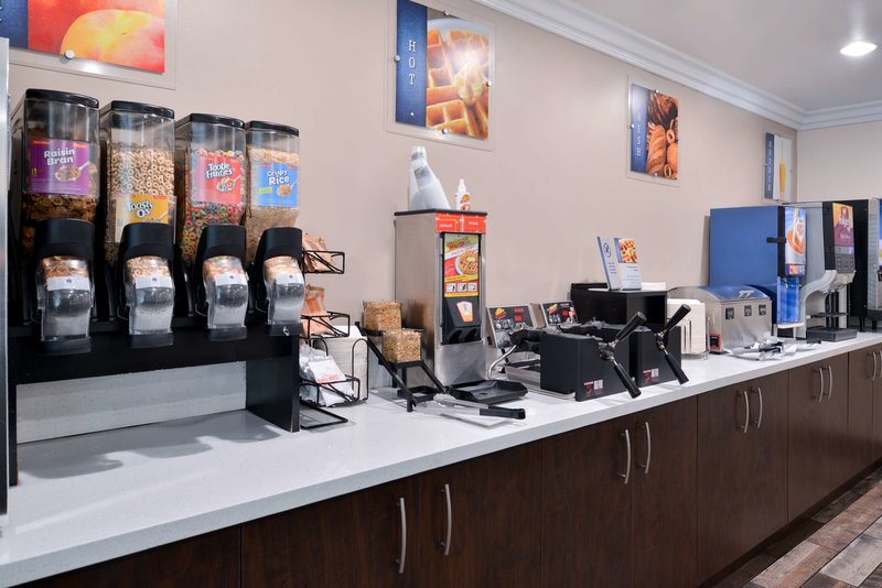 Best Western Airport Plaza Inn - 832
