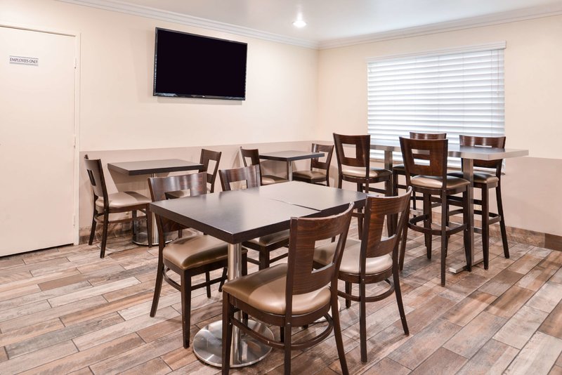Best Western Airport Plaza Inn - 832