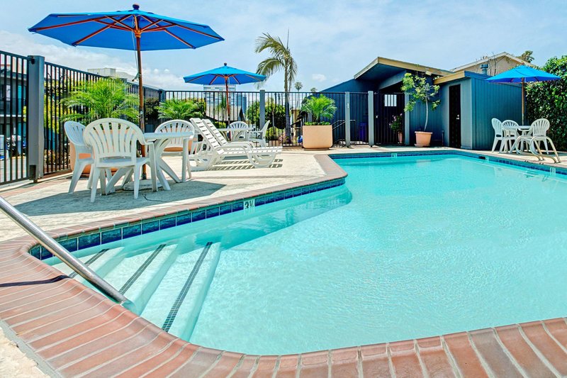Travelodge By Wyndham Lax South - 836