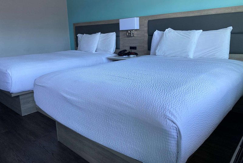 Travelodge By Wyndham Lax South - 836