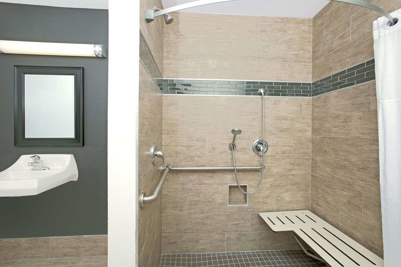 Travelodge By Wyndham Lax South - 836