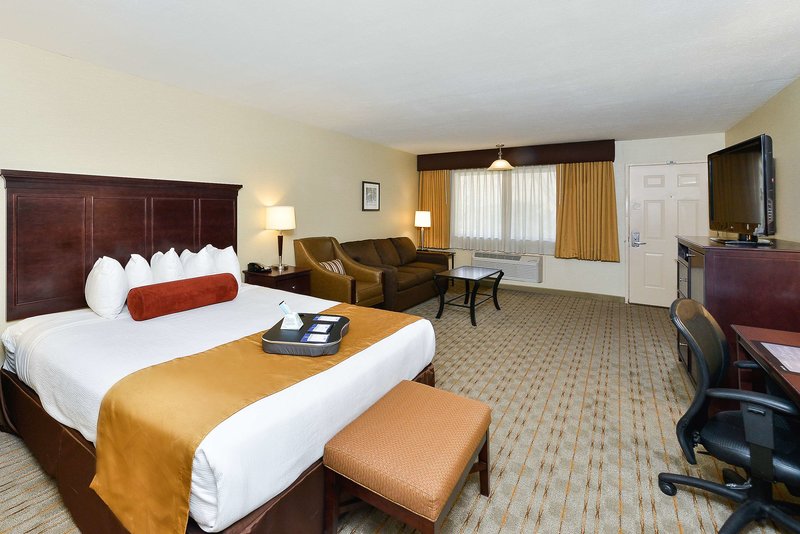 Best Western Plus Frontier Motel - 495