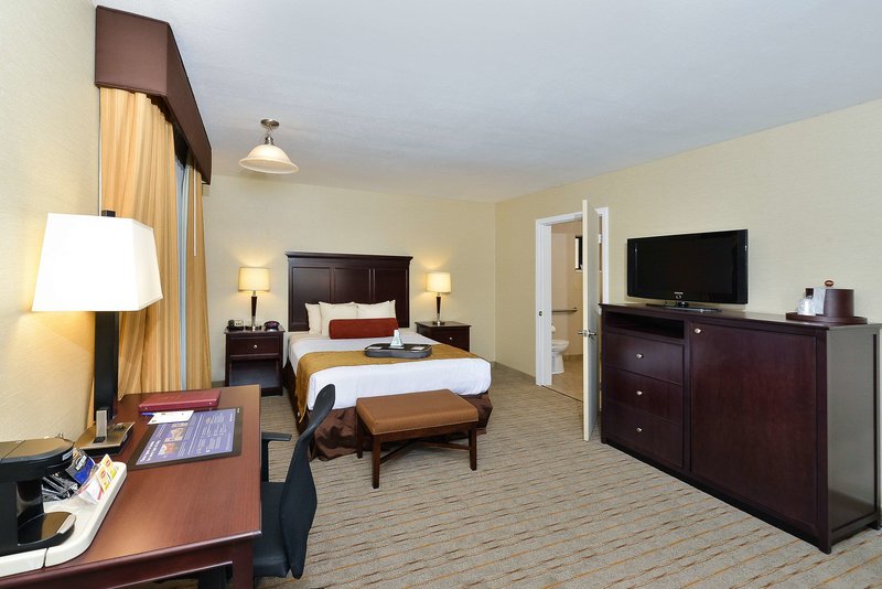 Best Western Plus Frontier Motel - 495
