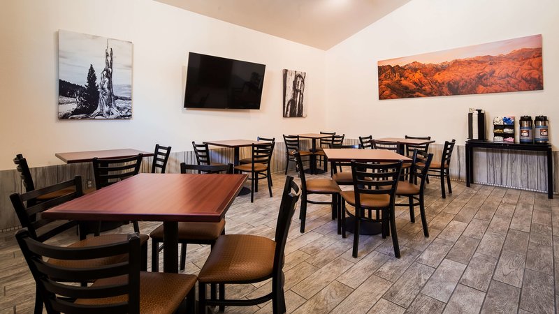 Best Western Plus Frontier Motel - 495