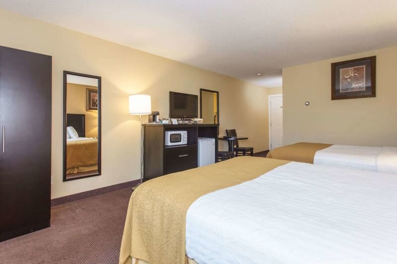 Quality Inn Merritt - 496