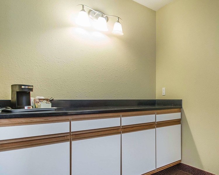 Quality Inn Merritt - 496