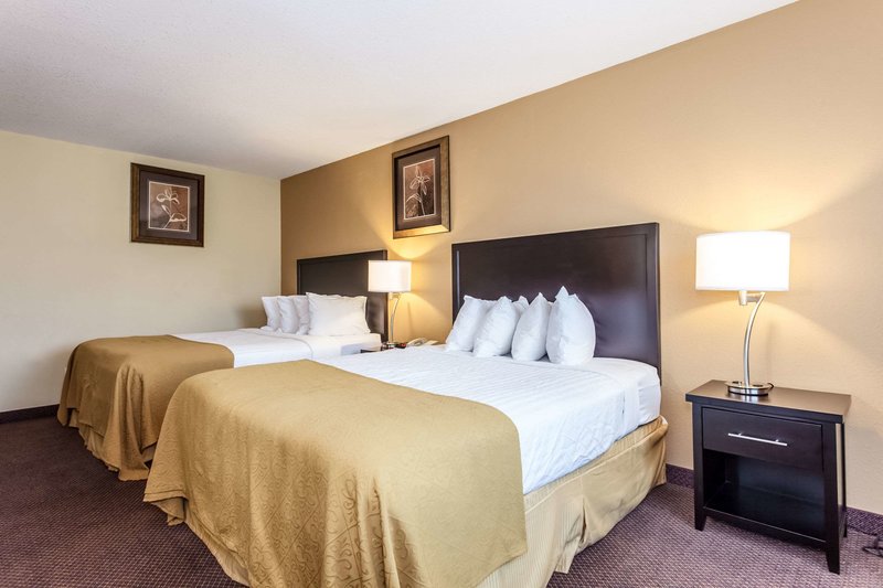 Quality Inn Merritt - 496