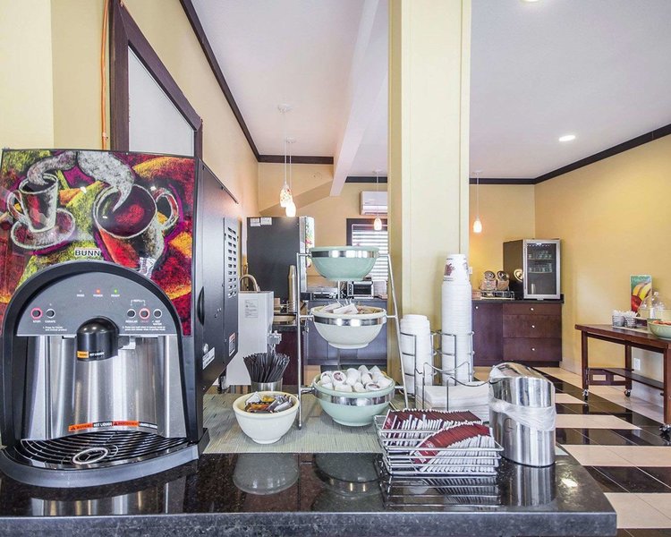 Quality Inn Merritt - 496