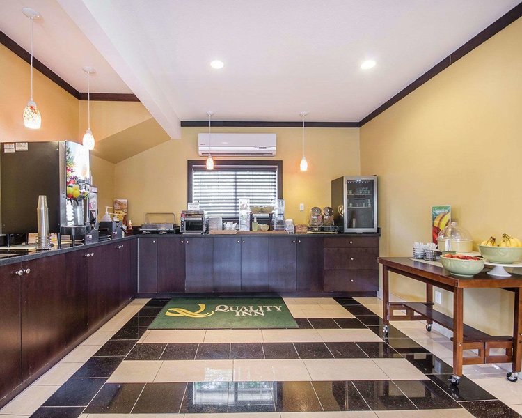 Quality Inn Merritt - 496