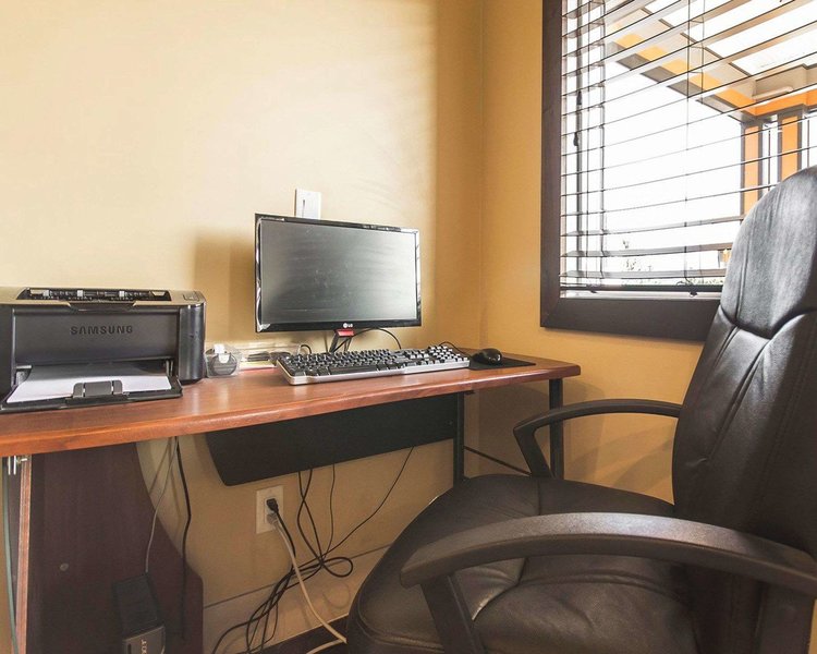 Quality Inn Merritt - 496