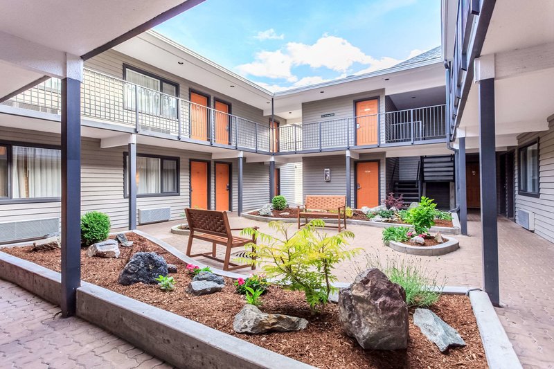 Quality Inn Merritt - 496